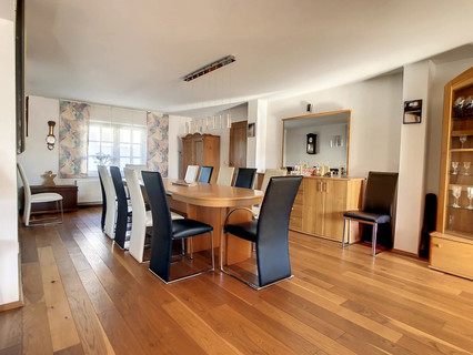 Quinta com 5 quarto(s) para venda em Scheidgen