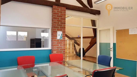 Office to rent in Pontpierre