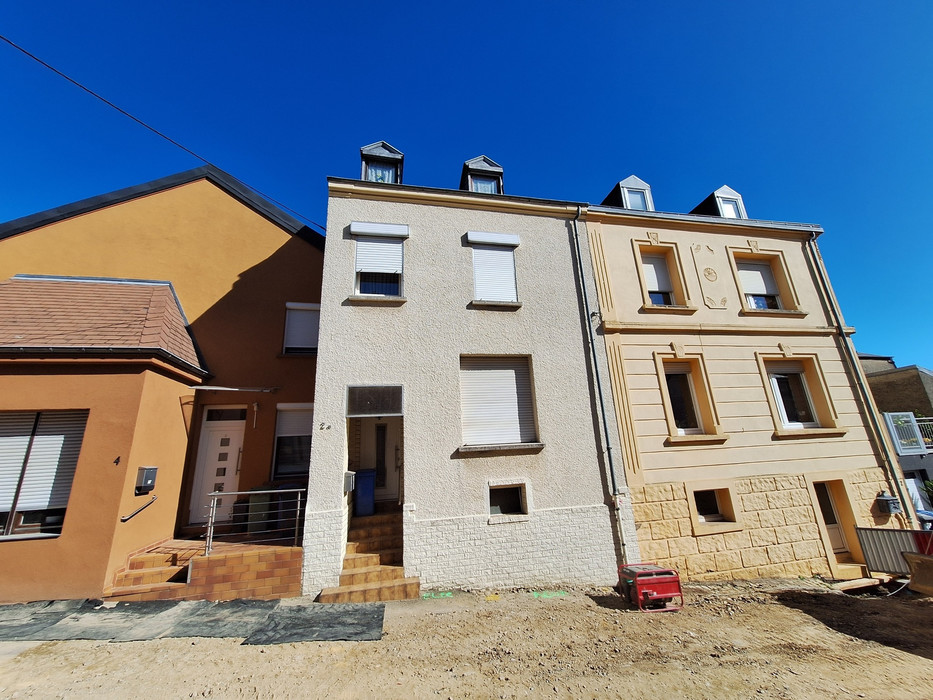 ProGimmo - Maison mitoyenne à rénover au 2A, rue de la Fontaine à Niedekorn - Façade avant.jpg