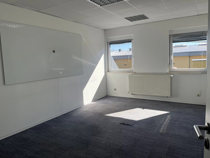 Office to rent in Kehlen