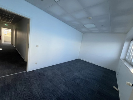 Office to rent in Kehlen