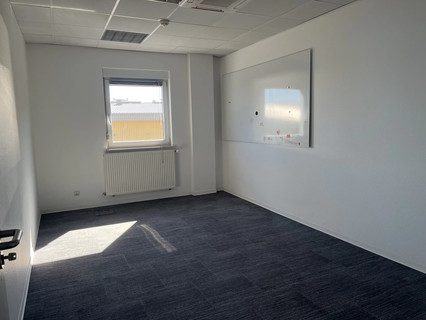 Office to rent in Kehlen