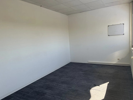 Office to rent in Kehlen