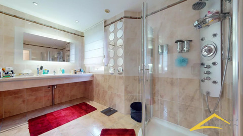 Moradia com 3 quarto(s) para venda em Crusnes