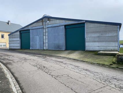 Warehouse/storage area to rent in Troine