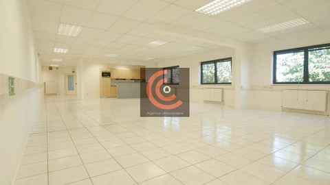 Office to rent in Sandweiler