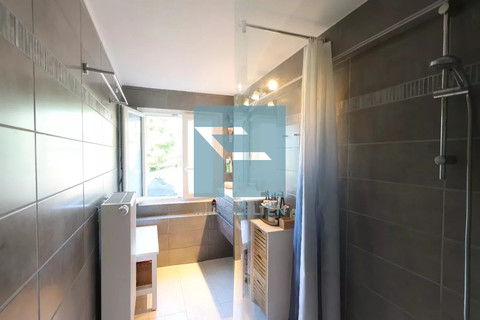 Moradia geminada com 4 quarto(s) para venda em Harlange