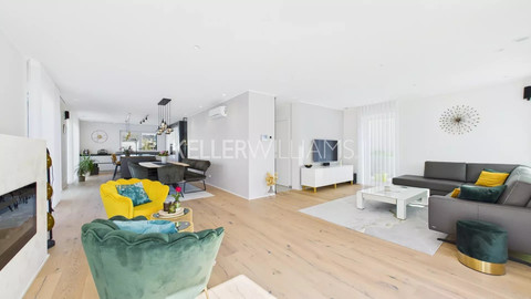 House with 5 bedroom(s) to sell in Oetrange