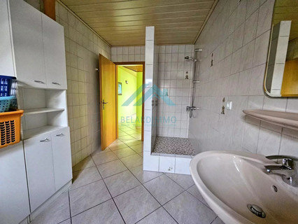 Moradia com 8 quarto(s) para venda em Helmdange