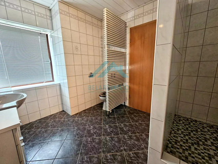 Moradia com 8 quarto(s) para venda em Helmdange