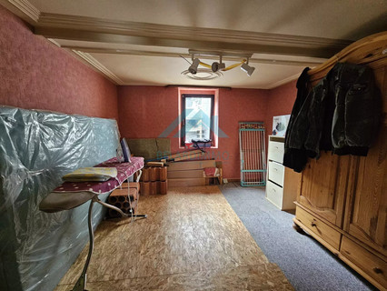 Moradia com 8 quarto(s) para venda em Helmdange