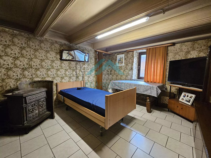 Moradia com 8 quarto(s) para venda em Helmdange