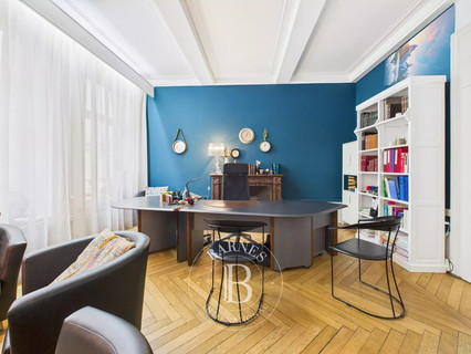 Office to sell in Luxembourg