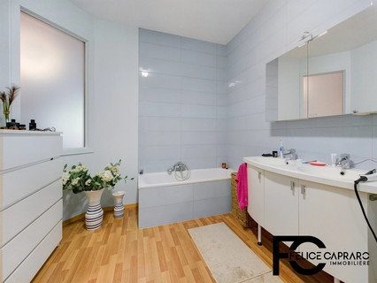 Residência com 7 quarto(s) para venda em Arlon