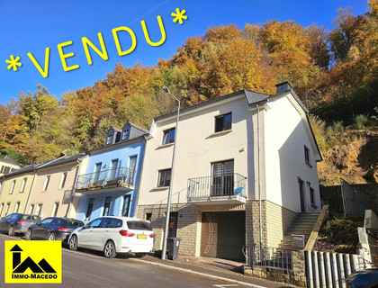 Moradia geminada com 4 quarto(s) para venda em Larochette