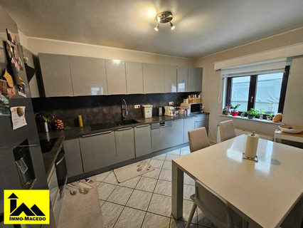 Moradia geminada com 4 quarto(s) para venda em Larochette