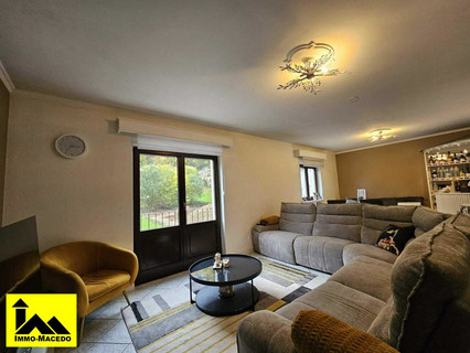 Moradia geminada com 4 quarto(s) para venda em Larochette