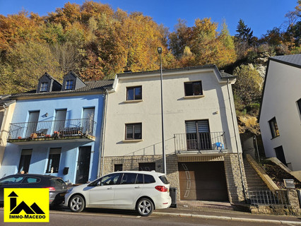 Moradia geminada com 4 quarto(s) para venda em Larochette