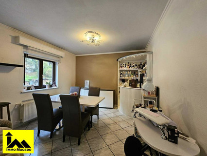 Moradia geminada com 4 quarto(s) para venda em Larochette