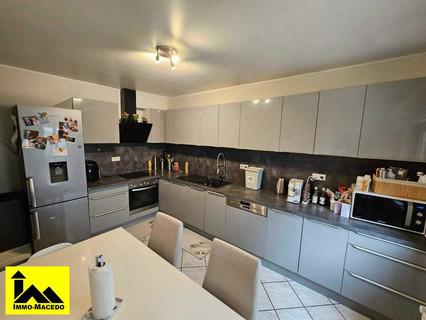 Moradia geminada com 4 quarto(s) para venda em Larochette