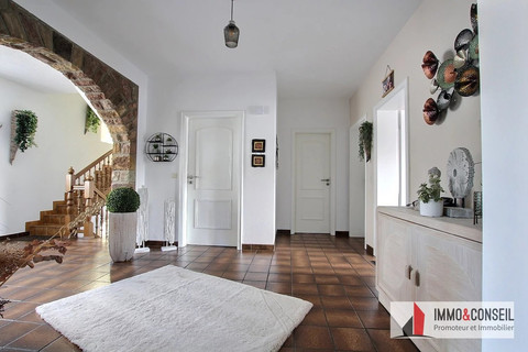 Village house with 5 bedroom(s) to sell in Grosbous