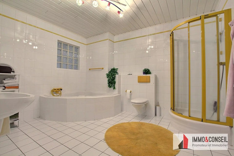 Village house with 5 bedroom(s) to sell in Grosbous