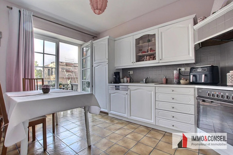 Village house with 5 bedroom(s) to sell in Grosbous