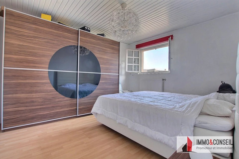 Village house with 5 bedroom(s) to sell in Grosbous