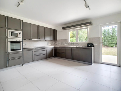 Haus 5 Zimmer zu vermieten in Mamer