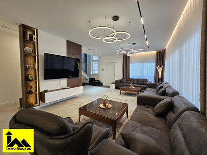 Moradia geminada com 6 quarto(s) para venda em Bissen