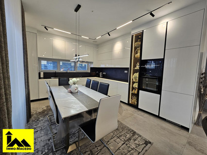 Moradia geminada com 6 quarto(s) para venda em Bissen