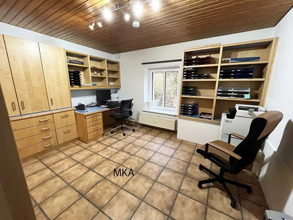 Office to rent in Hivange