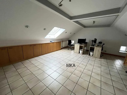 Office to rent in Hivange