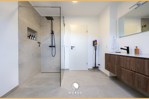 Casa geminada com 6 quarto(s) para venda em Roedt