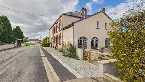 House with 5 bedroom(s) to sell in Apach