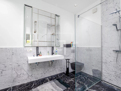 Office to sell in Luxembourg