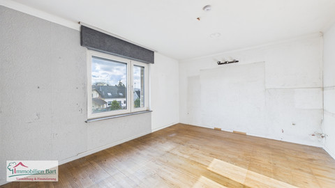 House with 4  bedroom(s) to sell in Perl-Besch