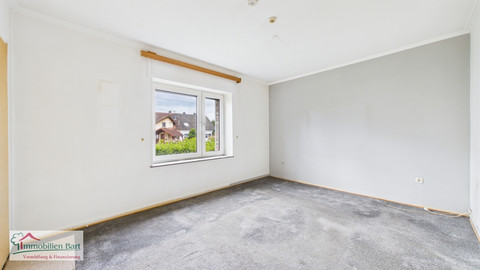 House with 4  bedroom(s) to sell in Perl-Besch