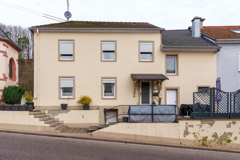 Village house with 3 bedroom(s) to sell in Freudenburg