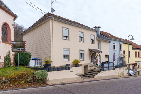 Village house with 3 bedroom(s) to sell in Freudenburg