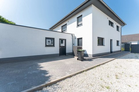 House with 4 bedroom(s) to sell in Perl