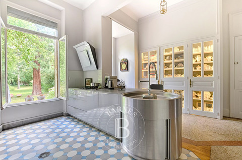 Luxurious house with 11 bedroom(s) to sell in Nancy