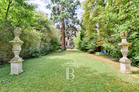 Luxurious house with 11 bedroom(s) to sell in Nancy