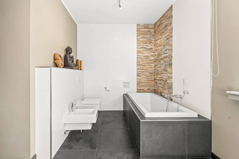 House with 6 bedroom(s) to sell in Roeser