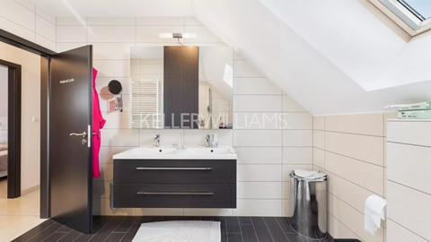 Moradia com 4 quarto(s) para venda em Colpach-Haut