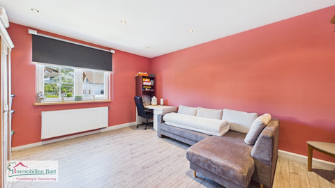 House with 5  bedroom(s) to sell in Freudenburg