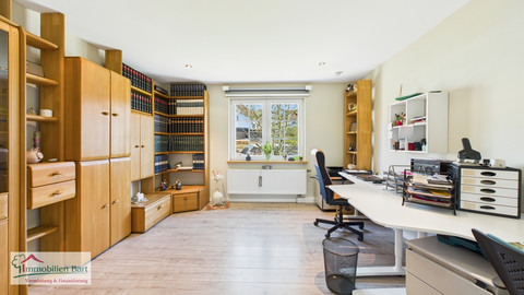 House with 5  bedroom(s) to sell in Perl