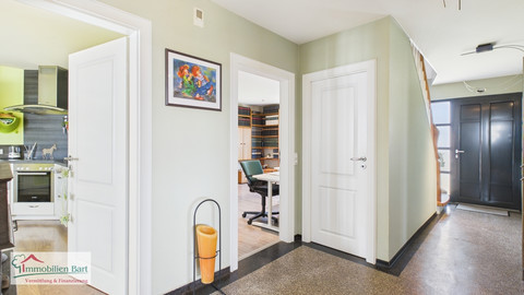 House with 5  bedroom(s) to sell in Perl