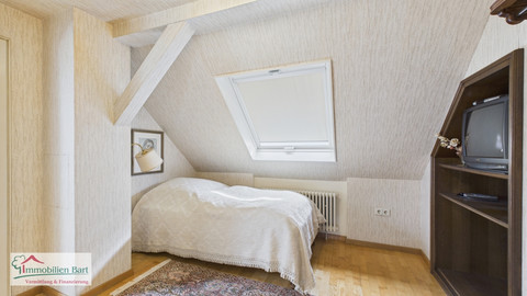 House with 7  bedroom(s) to sell in Perl