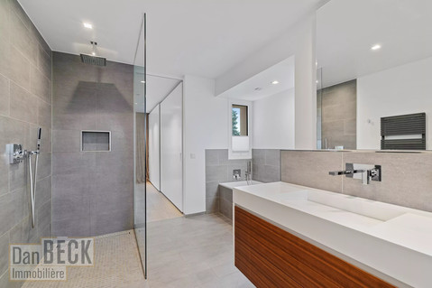 Moradia com 4 quarto(s) para venda em Ellange